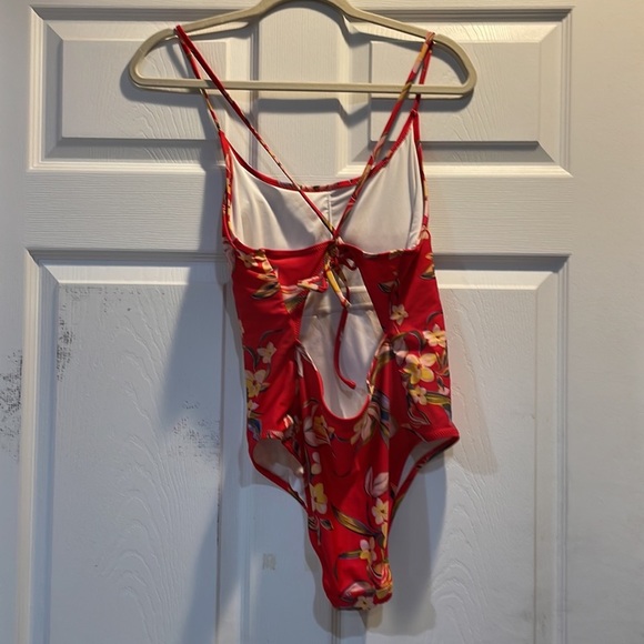 New! Old Navy Red Floral Scoop One Piece Swimsuit M - Picture 4 of 7